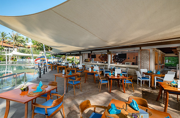 サーファーズコーナー（プールサイドカフェ）