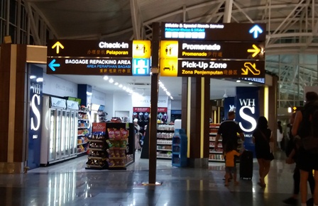 バリ島 ングラライ国際空港の国際線出発３階新しくに出来た 荷物パッキングスペース をご紹介致します バリ王