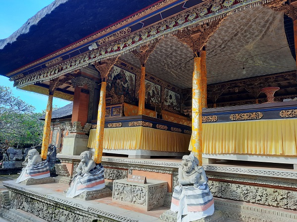バトゥアン寺院7.jpg