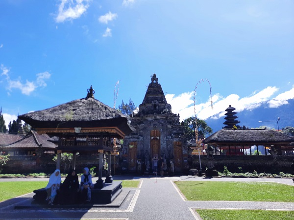 バリ島の避暑地 ブドゥグルのウルンダヌブラタン寺院 ｜バリ王