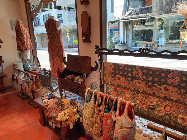 10月2日はインドネシアのバティックの日！ バリ島｜バリ王