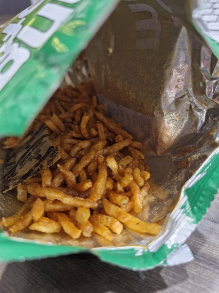 地元スーパーマーケットで売っている今日の一品「kentang mestofa