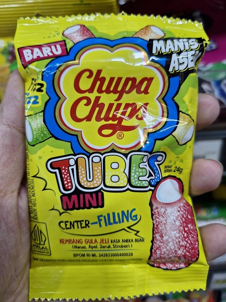 地元スーパーマーケットで売っている今日の一品「chupa chups TUBES
