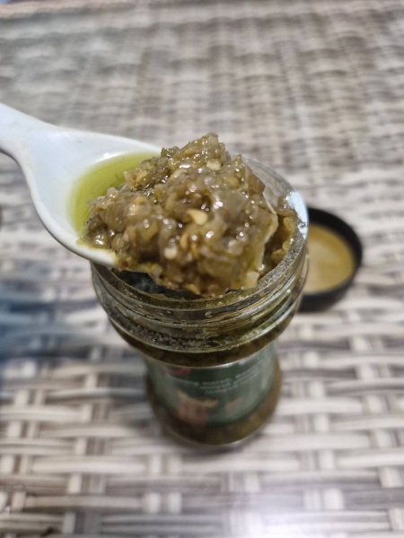 地元スーパーマーケットで売っている今日の一品「SAMBAL IJO