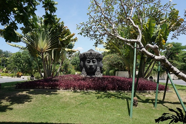 ハイアット リージェンシー バリ 大きな顔の石像