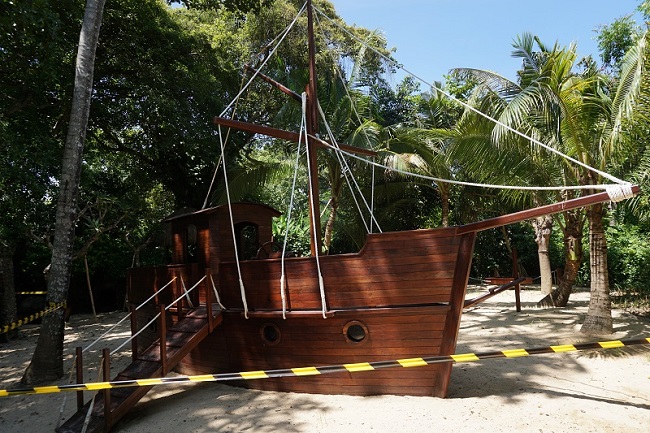 ハイアット リージェンシー バリ キッズクラブ 木で作られた大きな船