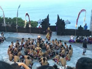 これを見なきゃ損！圧巻のパフォーマンス『ウルワツ寺院とケチャファイヤーダンス鑑賞 （ご夕食なし）』