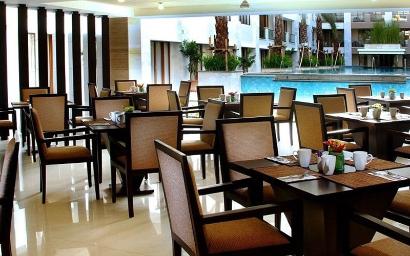 �A�X�g���E�N�^�E�z�e��&���W�f���X