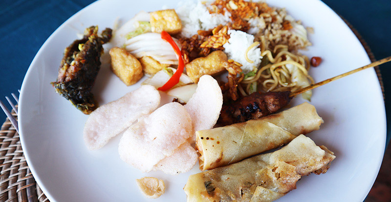 キンタマーニ高原昼食