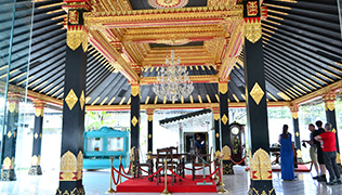 王宮「クラトン」＆水の宮殿「タマンサリ」